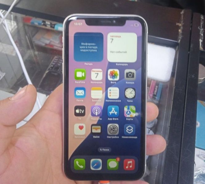 Продам телефон iPhone XR память 64гб