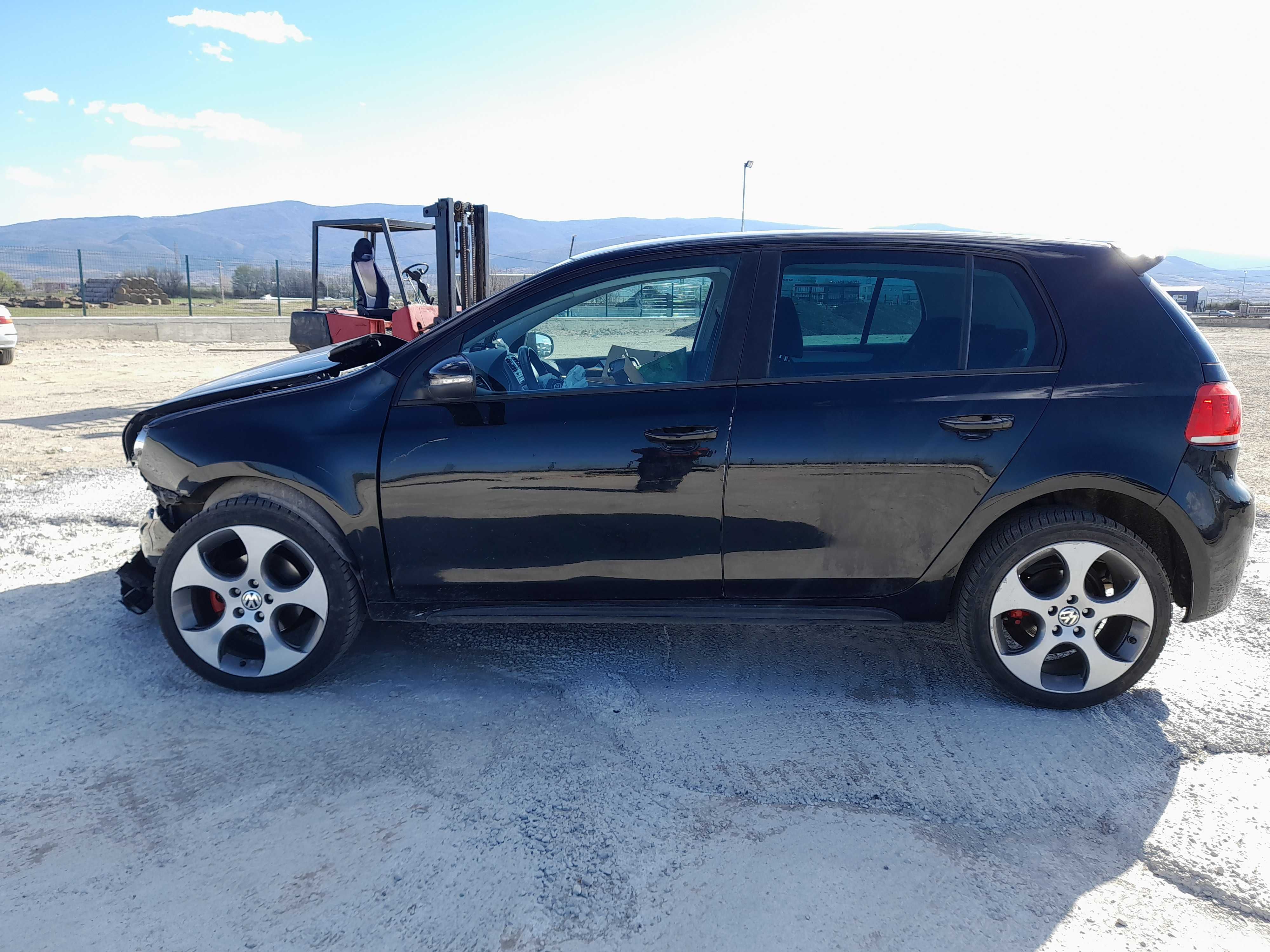 На части! VW Golf VI 1.6 TDI