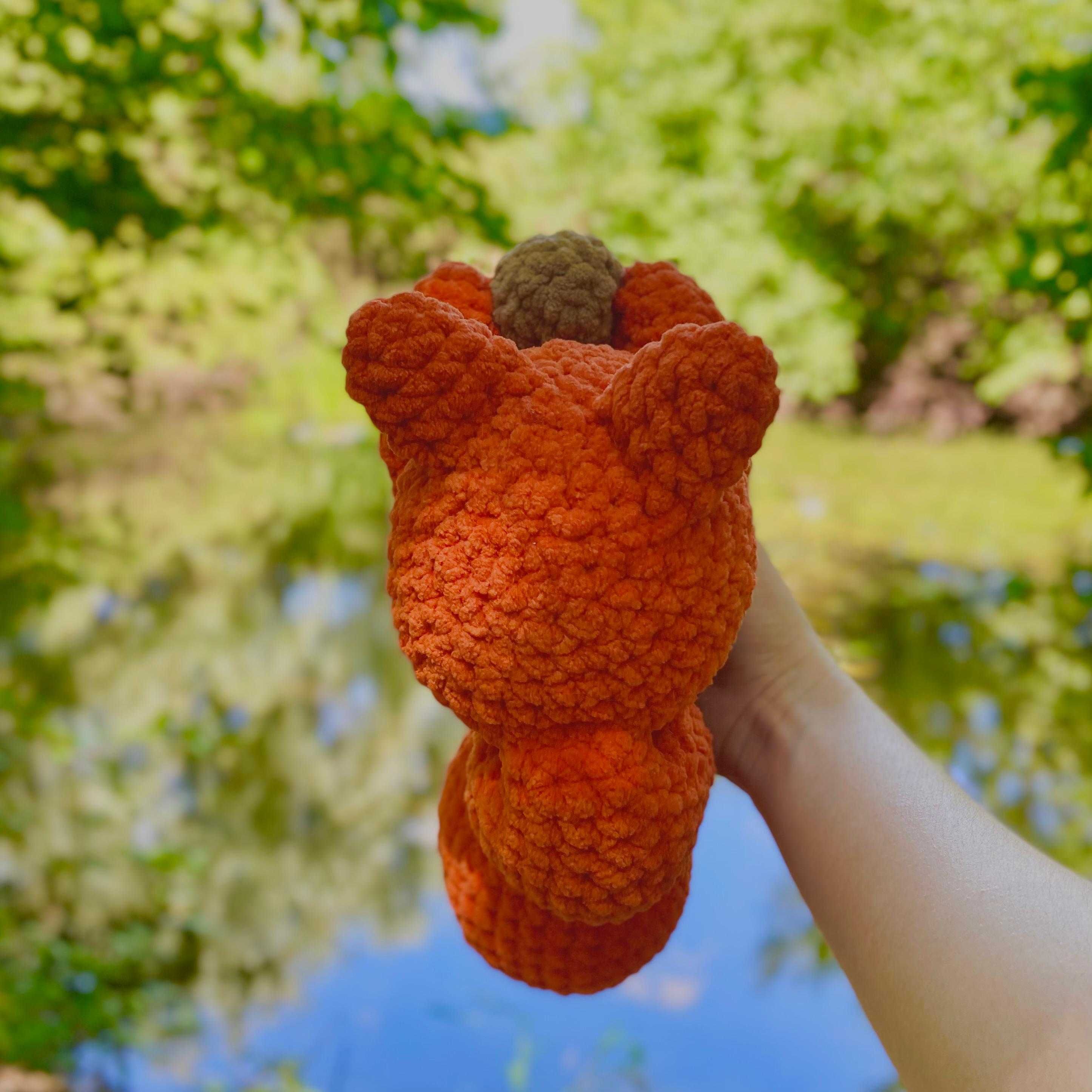 Jucarie crosetata amigurumi veverita 17x25 cm handmade