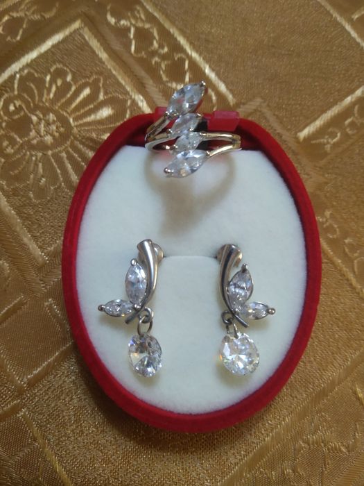 Комплект бижутерии под серебро