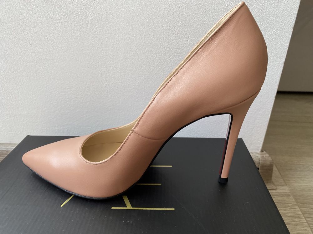 Vând stiletto AE SHOES nude noi 40