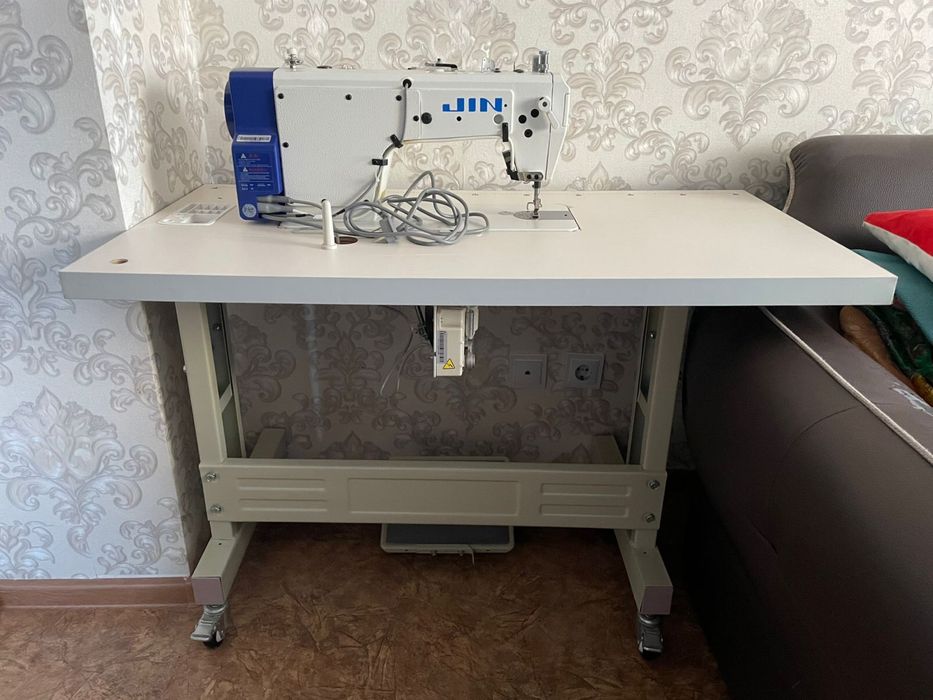Продаю новыую промышленную  машинку jin