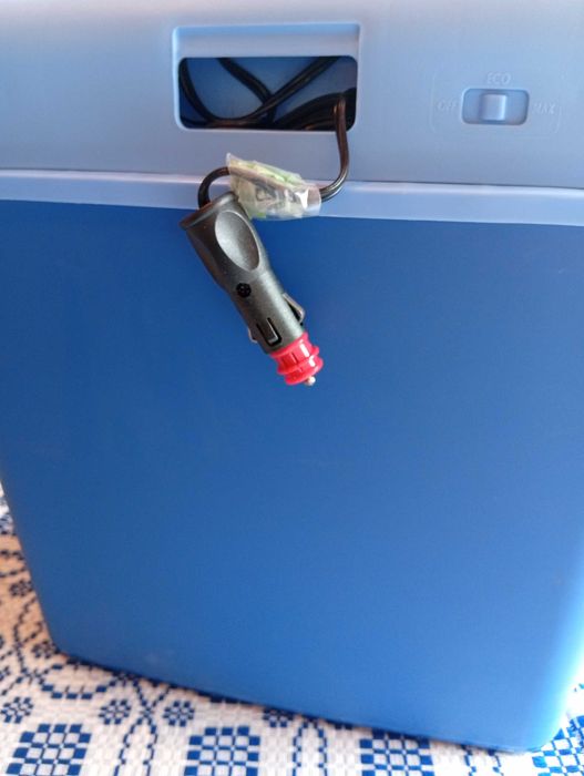 Електрическа хладилна кутия  12V-230V ,21литра