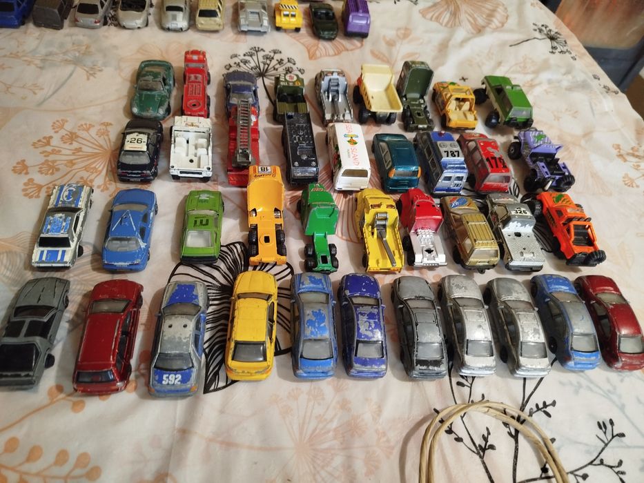 Колички 39 бр някой имат липси