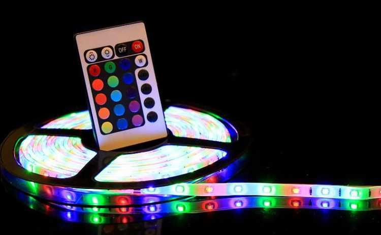 Kit Banda LED  RGB 5 metri multicolor telecomanda