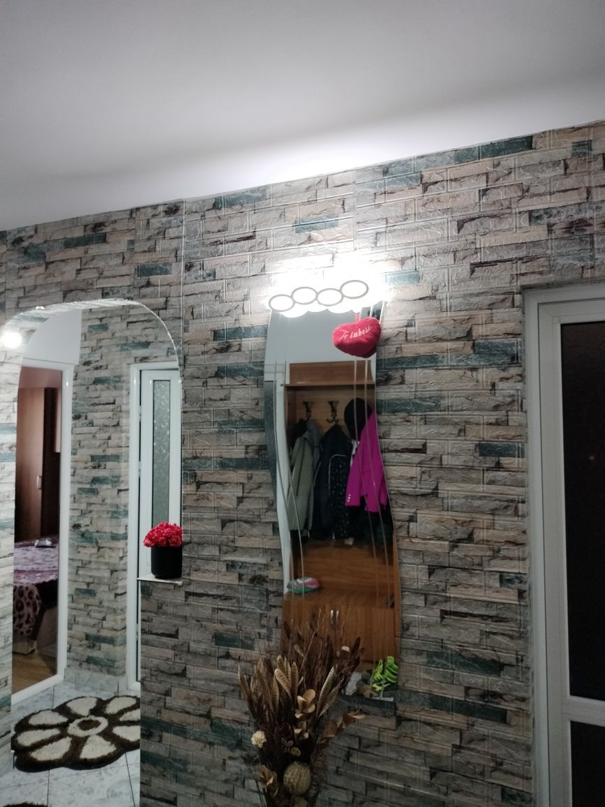 Vând apartament cu 4 camere