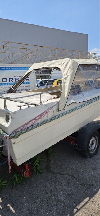Моторна лодка volvo