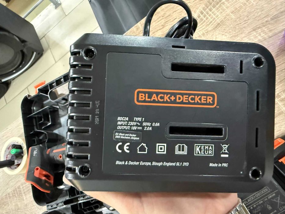 Акумулаторна бормашина винтоверт BLACK+DECKER