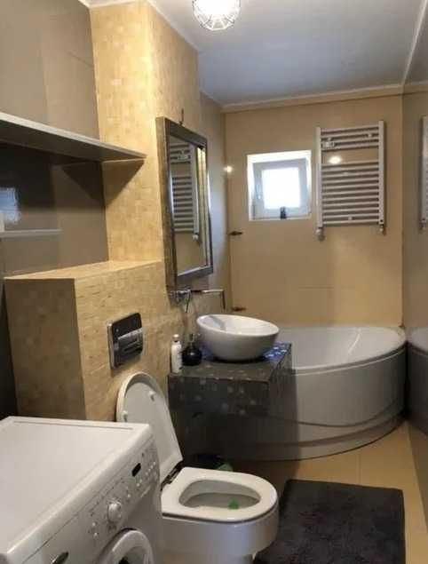 in CENTRU chirie Ap cu 2 camere pe Calea Bucuresti  in blocul cu K F C