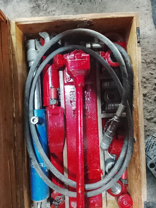 Гидравличиски инструмент для кузавной работи