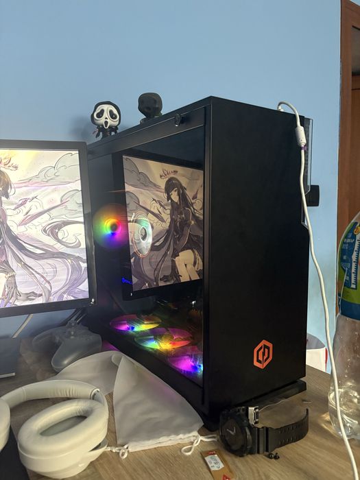 Гейминг компютър и монитор