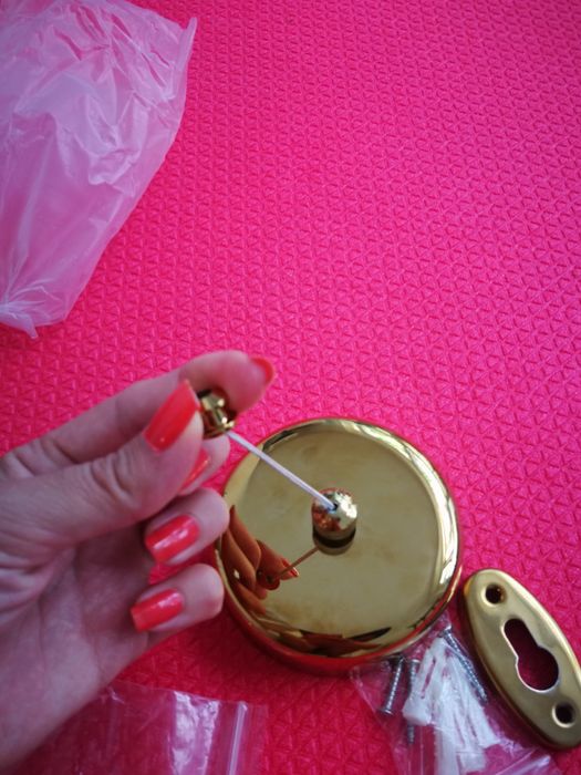 Uscator retractabil tip Sfoara de perete gold / auriu