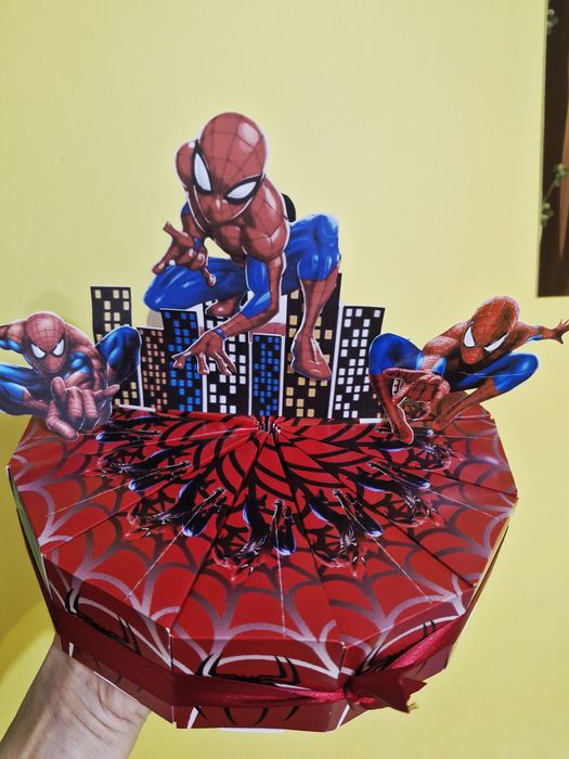 Бутафорна/картонена торта за рожден ден "Спайдърмен"