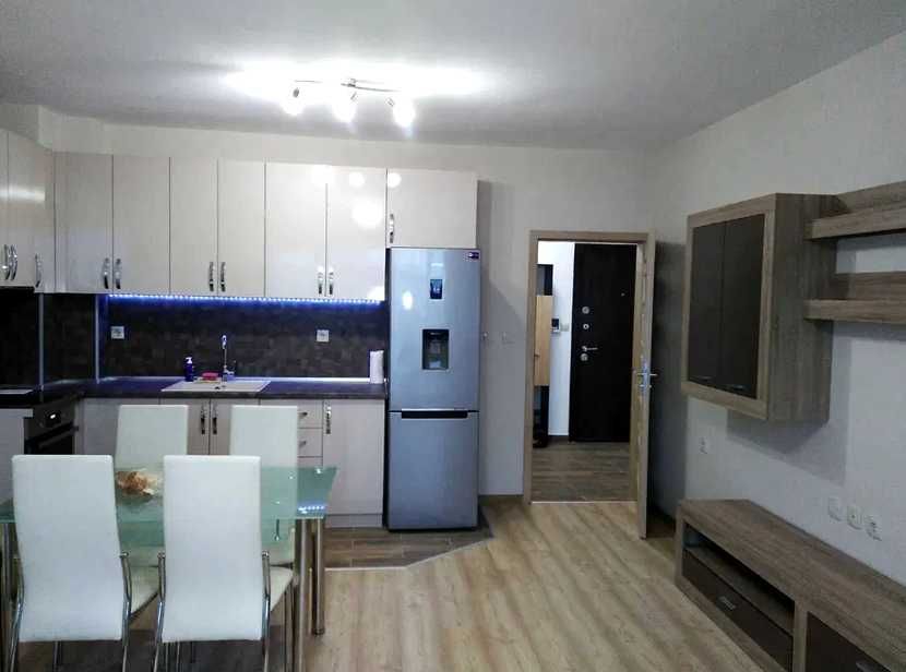 Дава се под наем Двустаен апартамент в Пловдив, Тракия - 75 кв.м за 375 € - Снимка #1