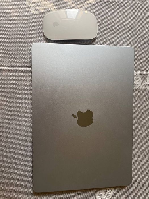 MacBook Air 13" (M4, 2024)