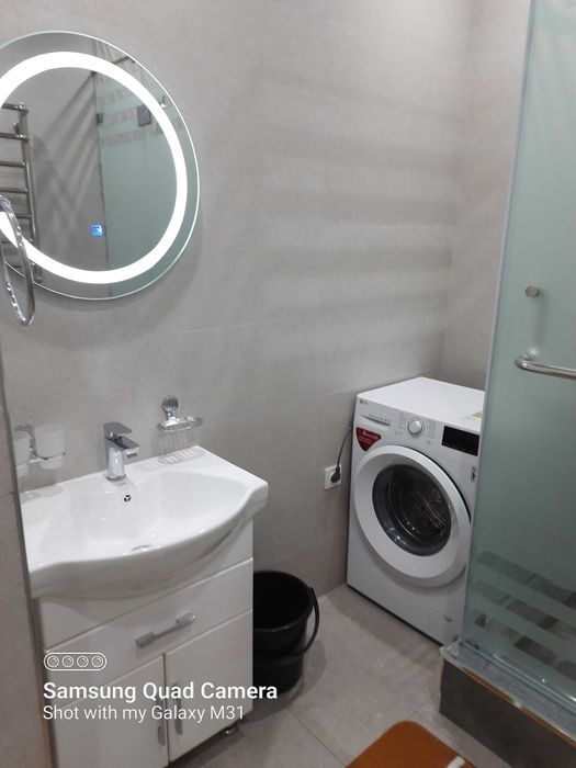 Сдается 3-х комнатная квартира со всеми удобствами.