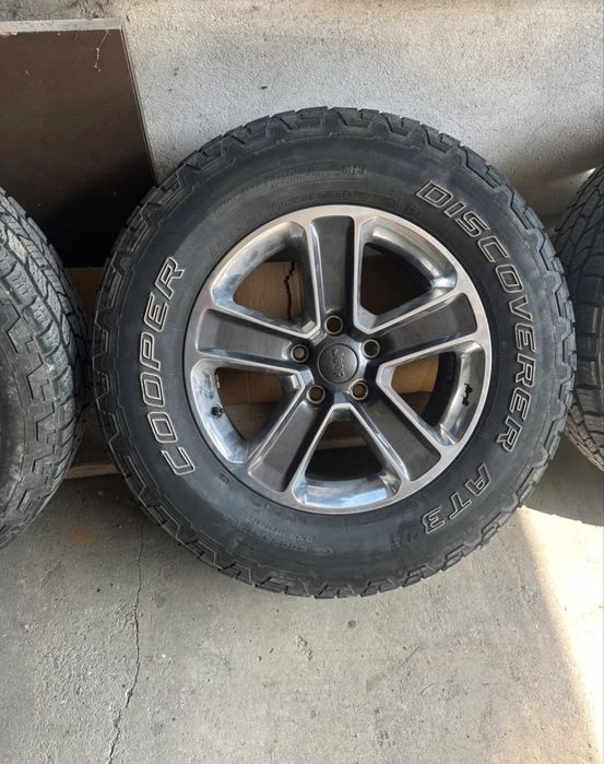 Оригинален комплект джанти JEEP WRANGLER SAHARA JL гуми 255/70/18