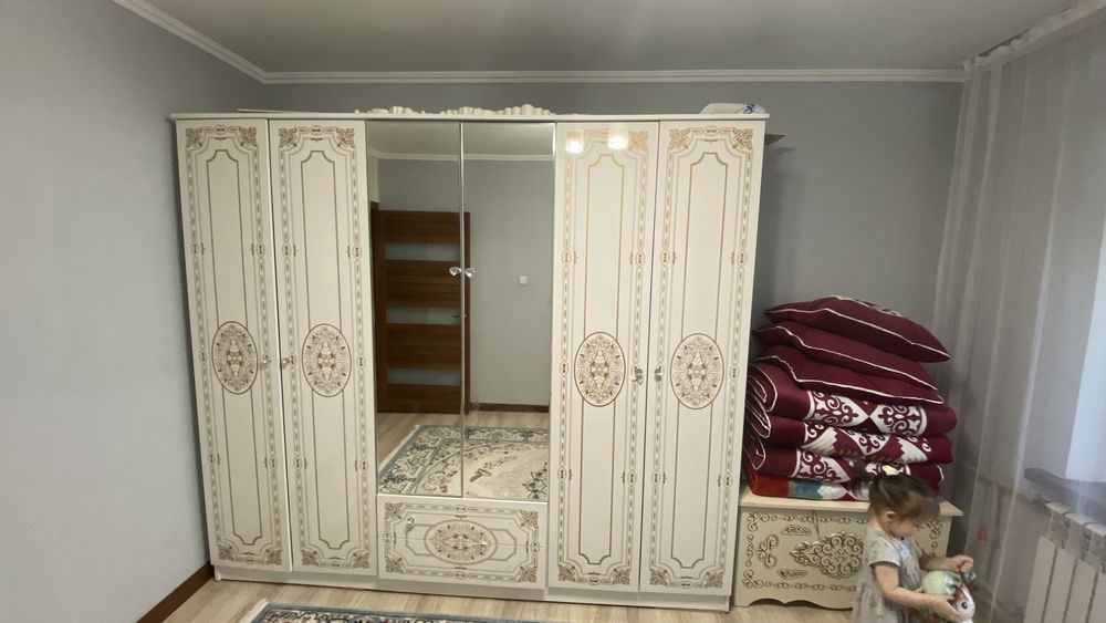 Продам шкаф с комодом!