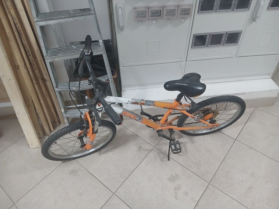 Vând bicicleta de copii roti 20