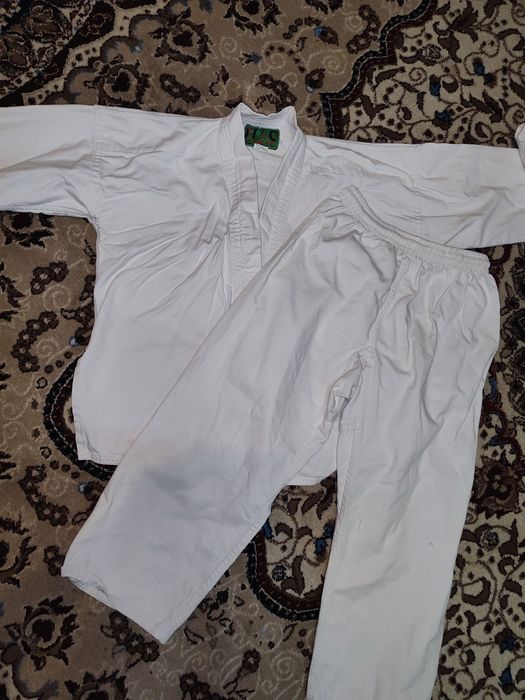 Отдам костюм для занятий по карате