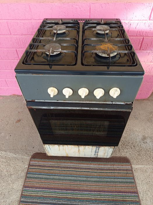 Газовая плита . Срочно .