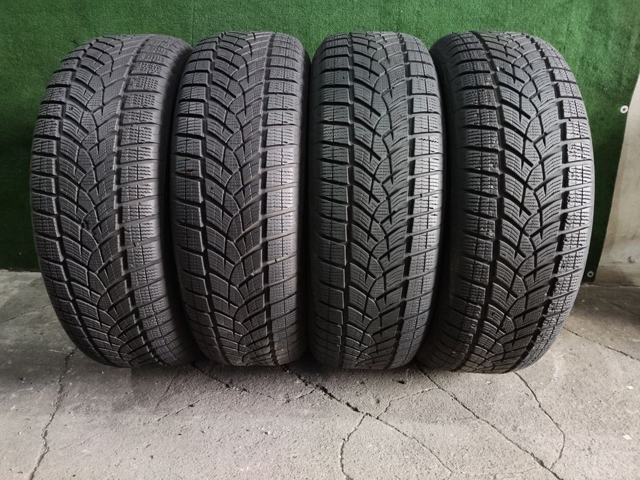 4бр. зимни гуми 225/65/17 GoodYear UltraGrip Performance, dot22
D