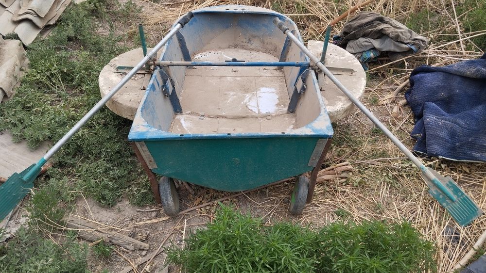 Продается лодка    qayiq satiladi