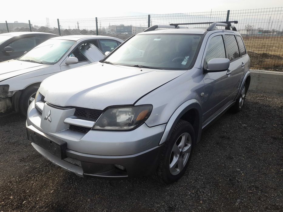 На части! Mitsubishi Outlander 2.4 i 16V 4WD