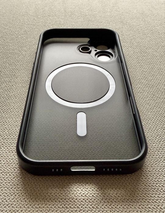 Husa pentru iPhone 17, semi-transparenta