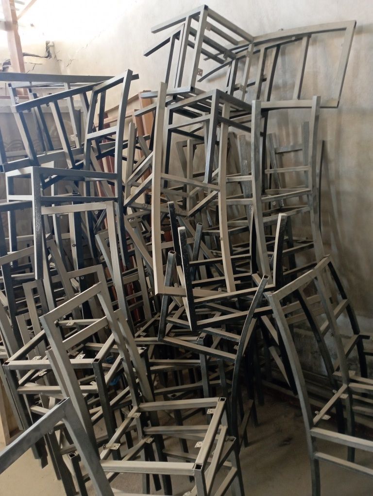 Металлические стули продается