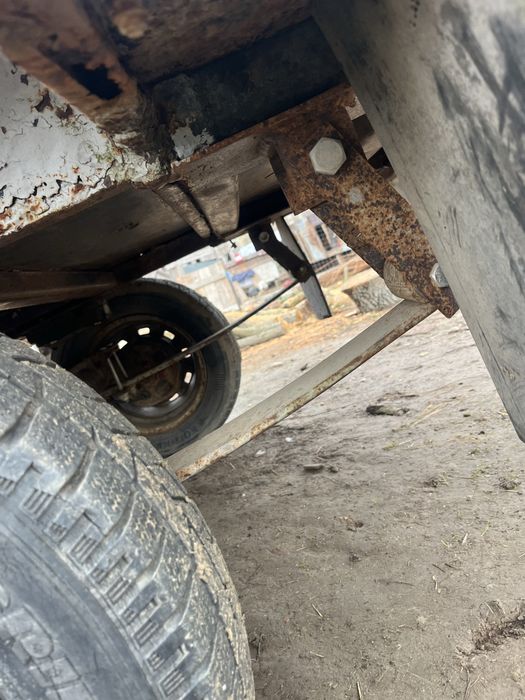 Remorca romaneasca cu arcuri si sistem de franare