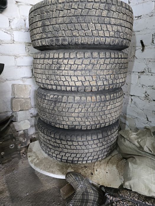 резина зимняя,липучка