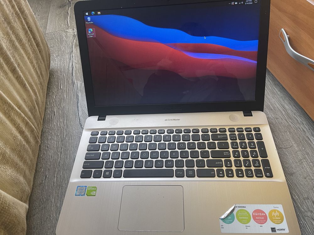 Laptop I3 6006u geforce GTX 950m Vand Sau Schimb Cu MacBook Pro