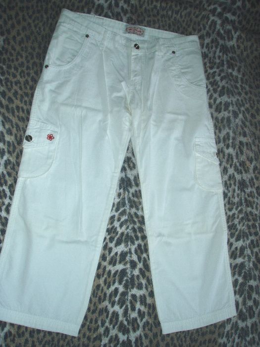 100% памучни бели вталени панталони тип 3/4 с много практични джобове