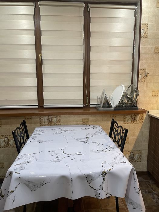 Кухонный стол со стульями