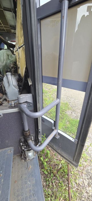 Usa mijloc partea din fata autobuz Mercedes Integro