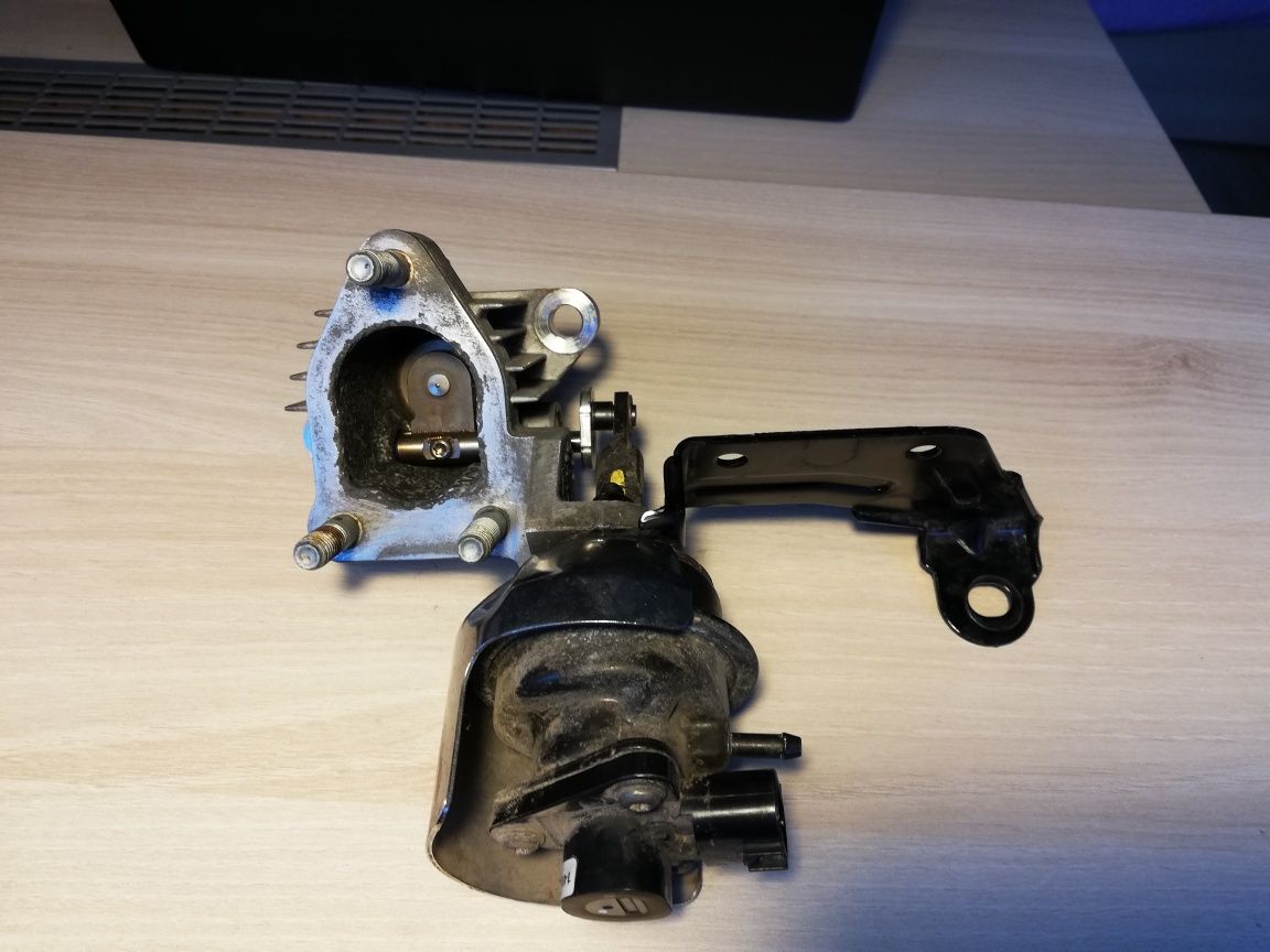 Продавам клапан ЕГР/EGR 28410-2F700 за Хюндай Санта Фе и их35 Дизел