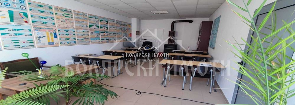 Еднофамилна двуетажна къща в гр. Елена