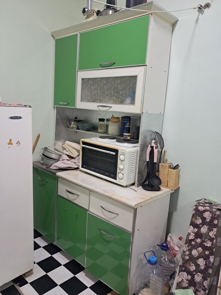 Кухонный шкаф сотилади