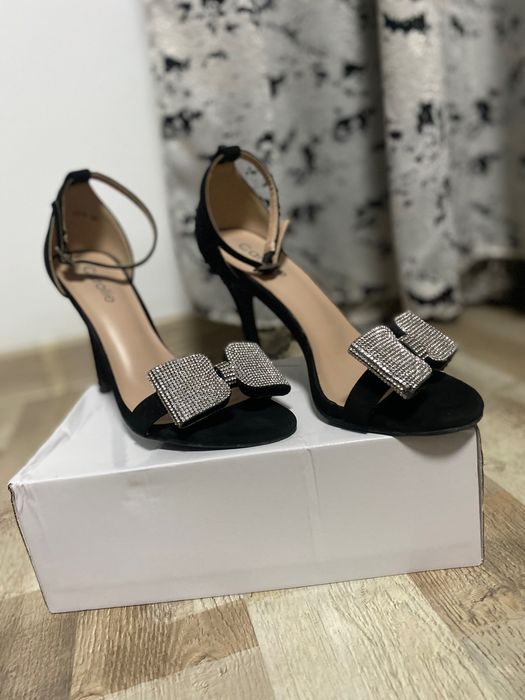 Sandale negre catifea