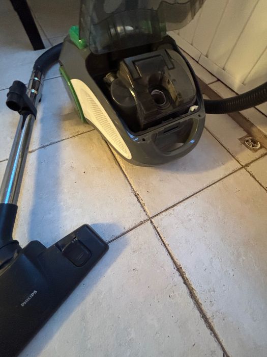 Aspirator Philips ciclon plastic ieftin