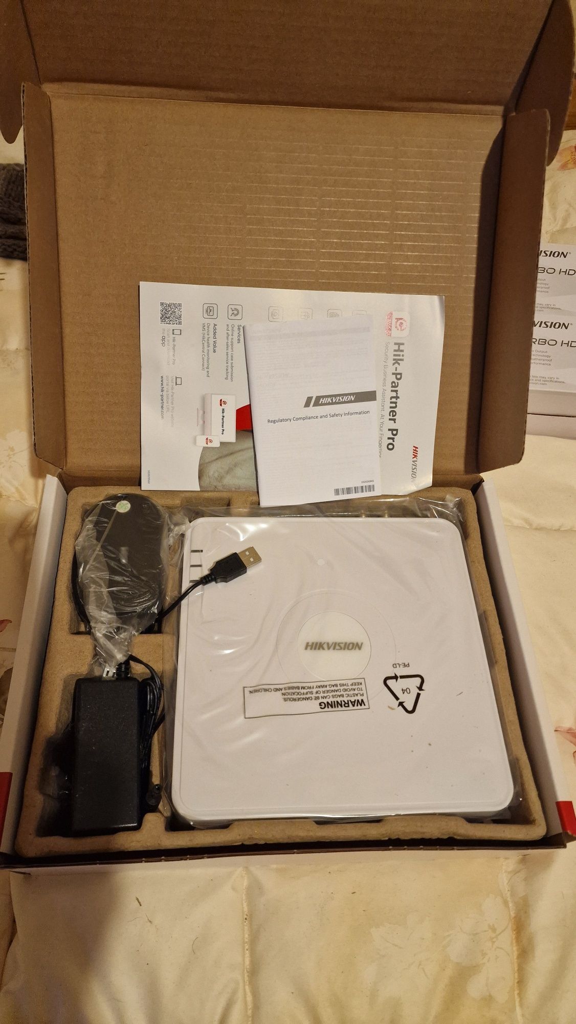 Комплект за видеонаблюдение HIKVISION