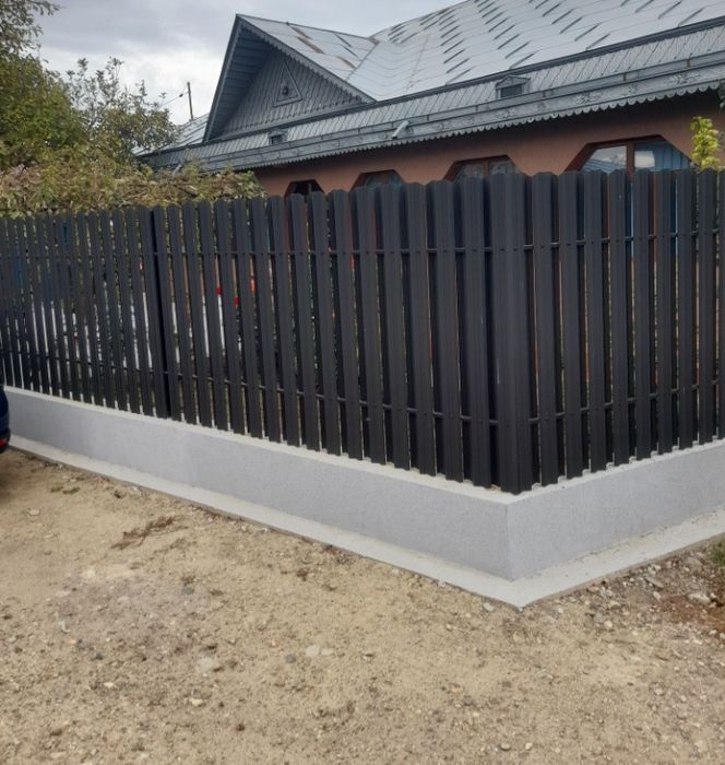 Confecționăm garduri și porți la comanda clientului