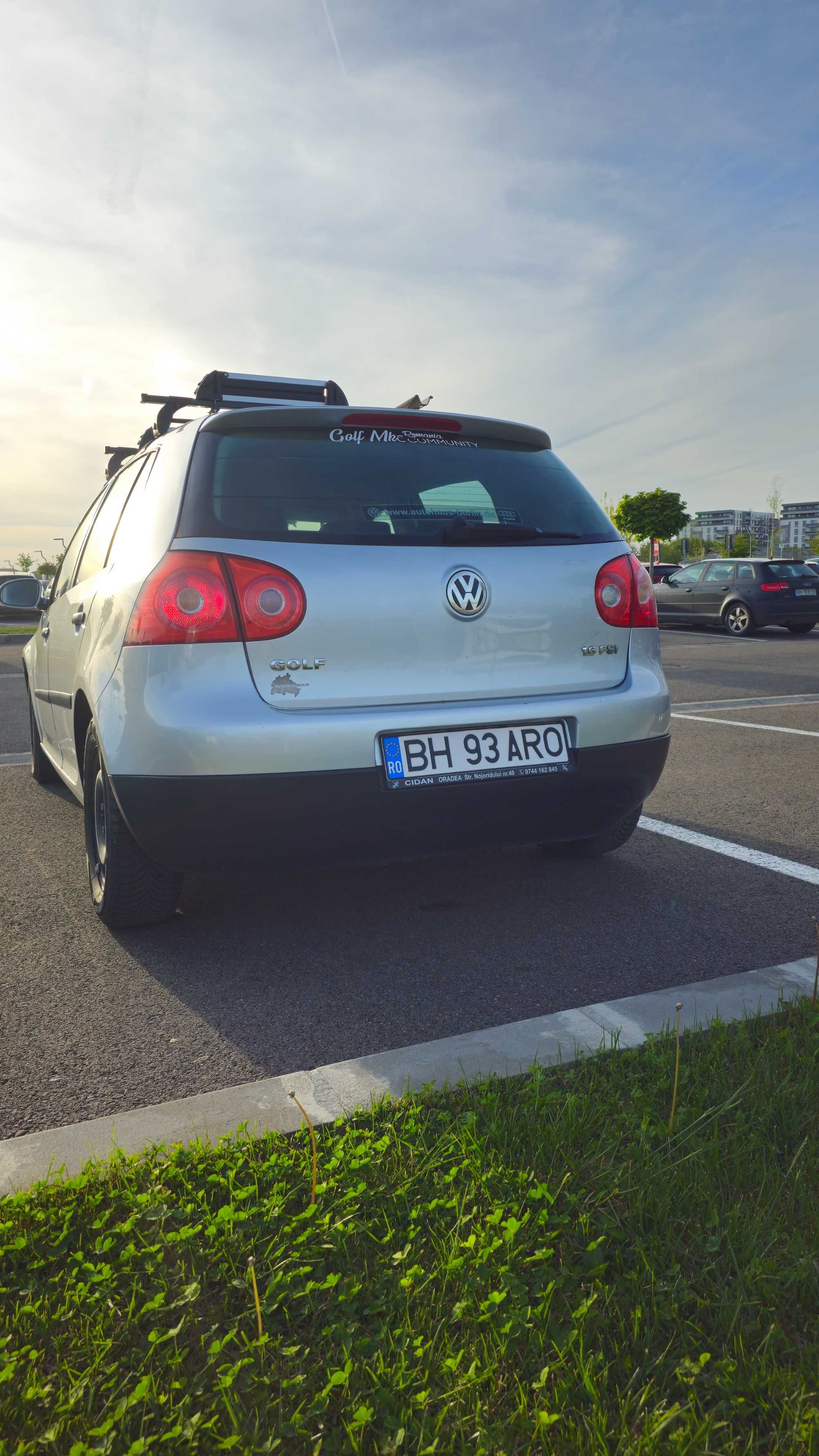 Vând Golf 5 sau schimb cu rulota înmatriculată, teren, pădure, livadă