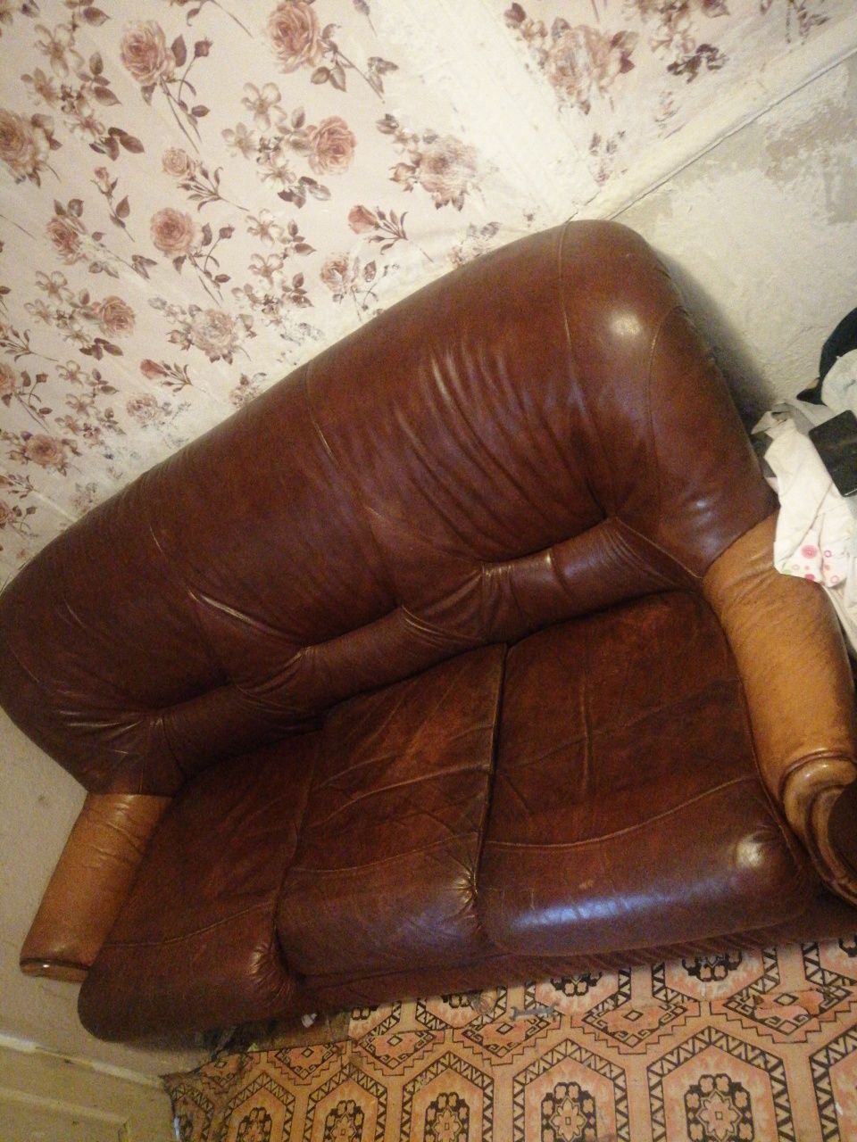 Canapea cu fotoliu piele naturala veche în condiții foarte bune lemn m