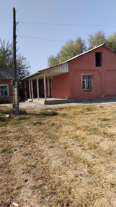 Уи сотилади.4хона 2хона времянка бор молхона бор свет.сув.газ.вайфаи.