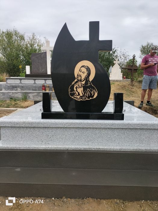 Monumente funerare din granit