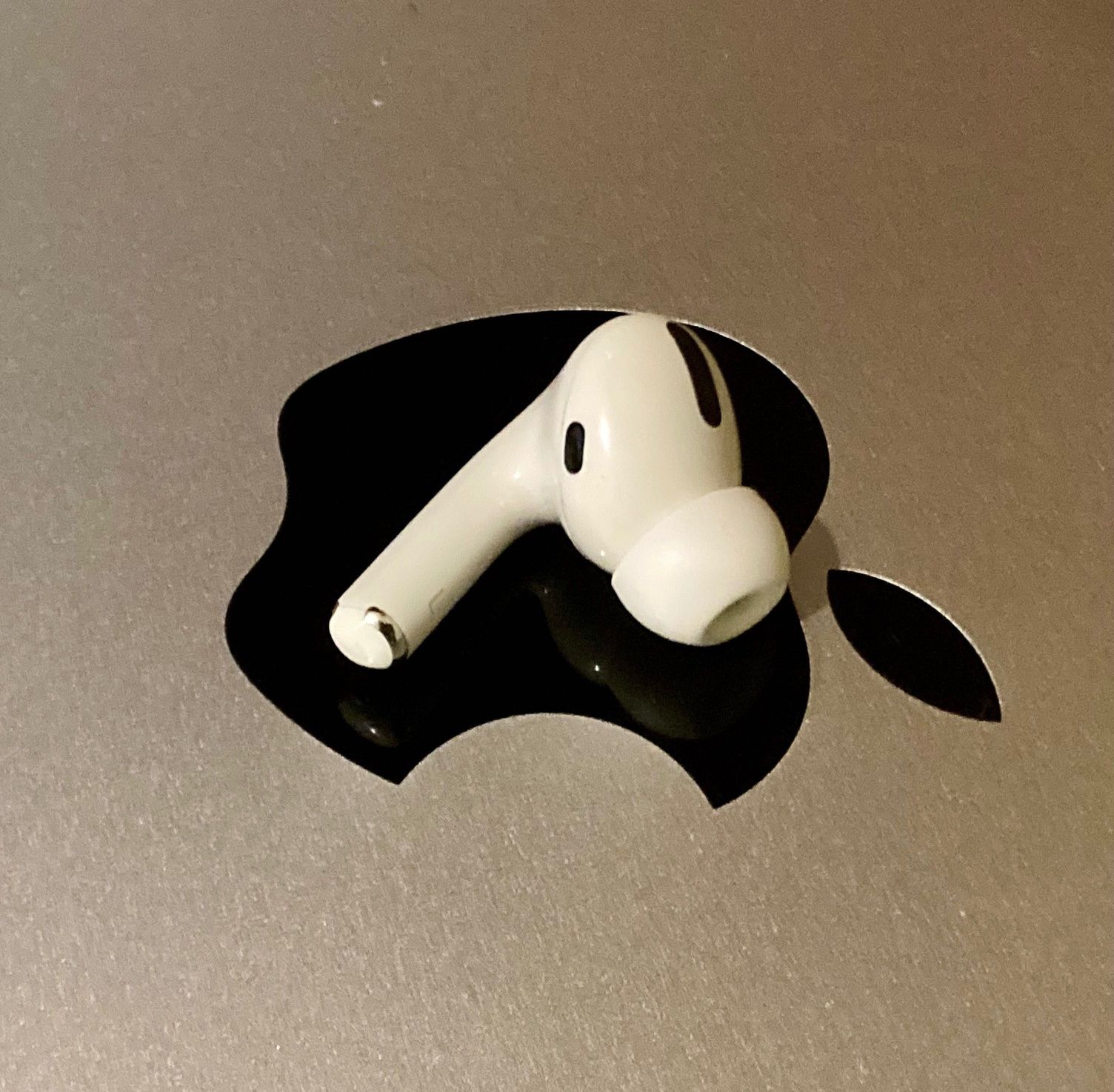 AirPods Pro Левый наушник[А2084]оргинал 100% Отличном Состояния