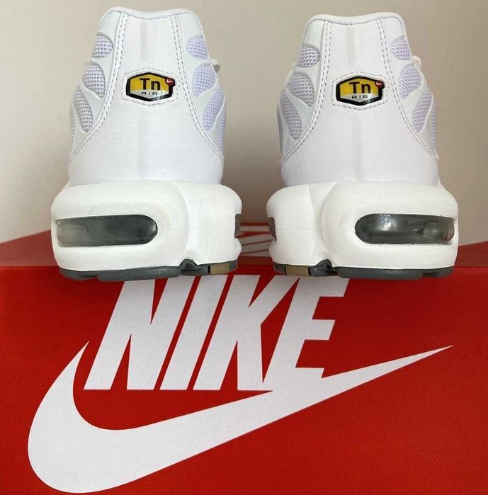 CLASSIC Nike Air Max TN Plus Triple White (от/до 36-46 номер)