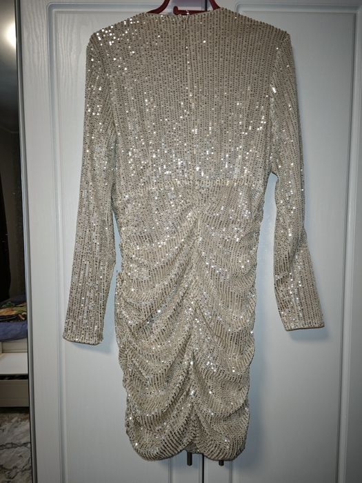 Празнична златна рокля с пайети